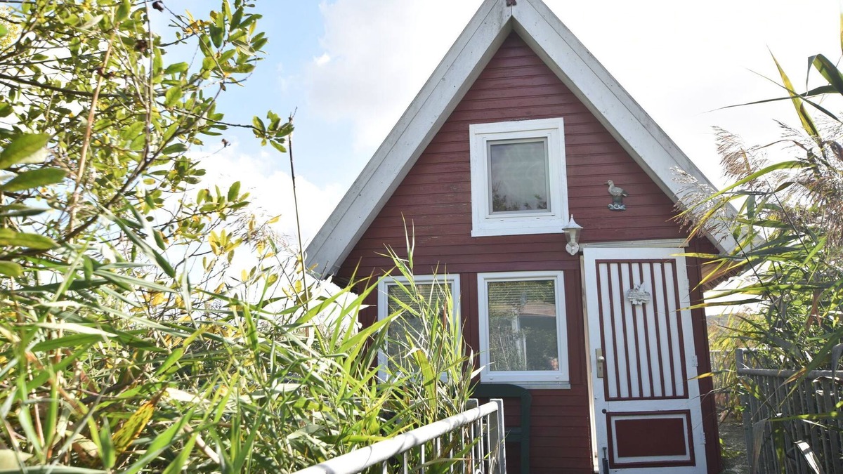 Sternberg House | Boathouse directly on the lake