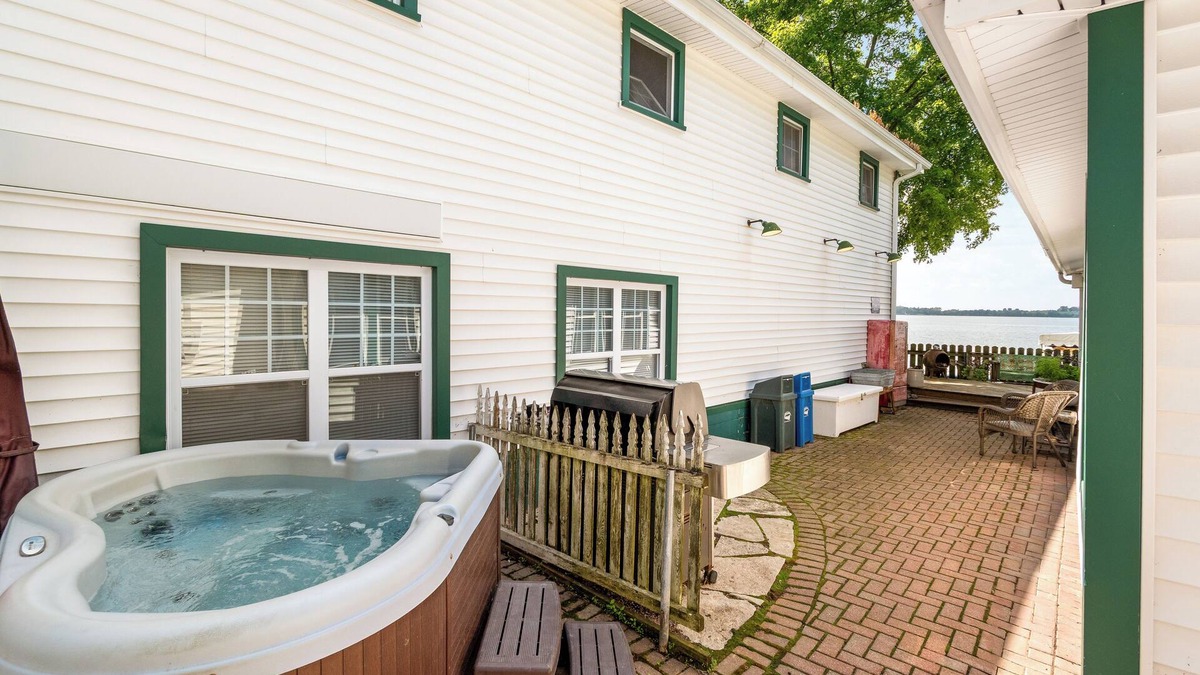 Lake Mills Cottage | BoatHouse ~Rock Lake~HotTub~ Pet-Friendly