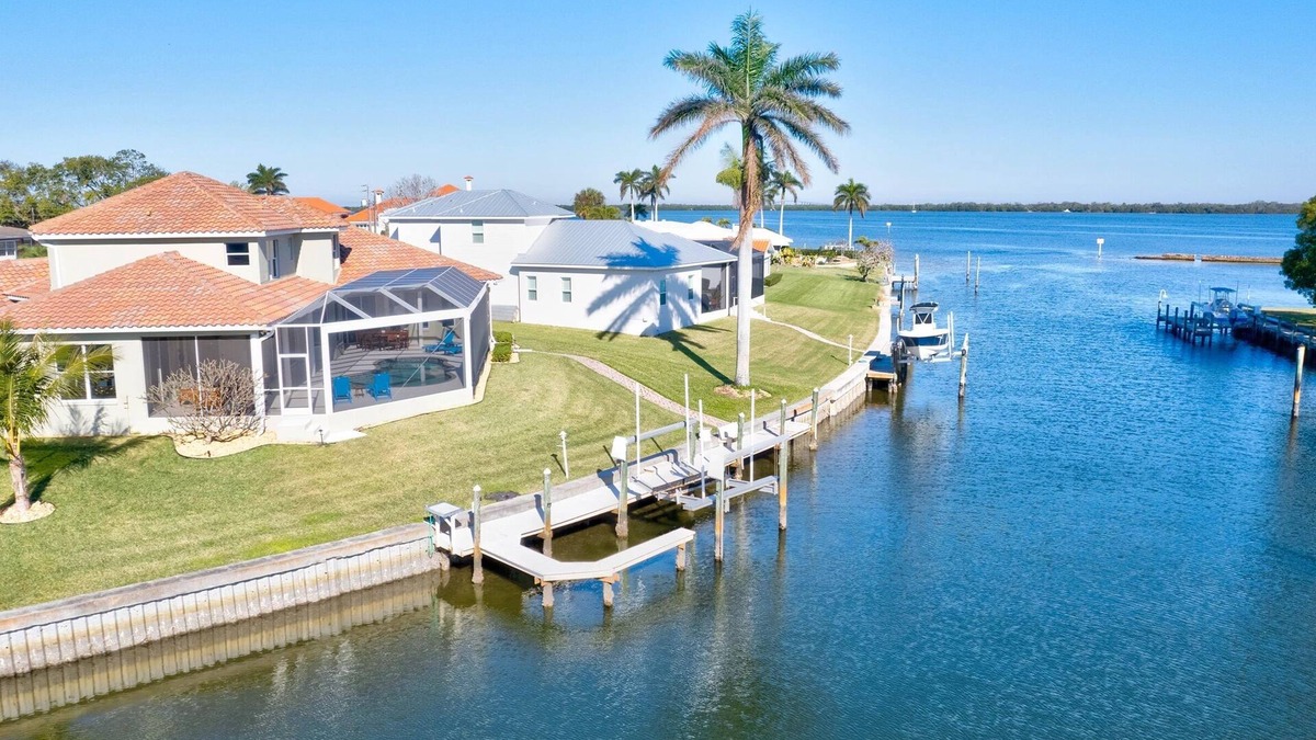 Palma Sola House | Boating/Fishing Paradise at Bayfront Dock! Pool!