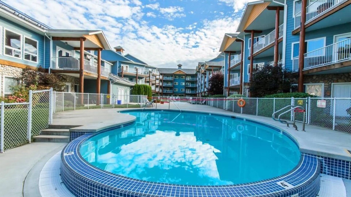 Sicamous Condo | Boating & Sledding Paradise