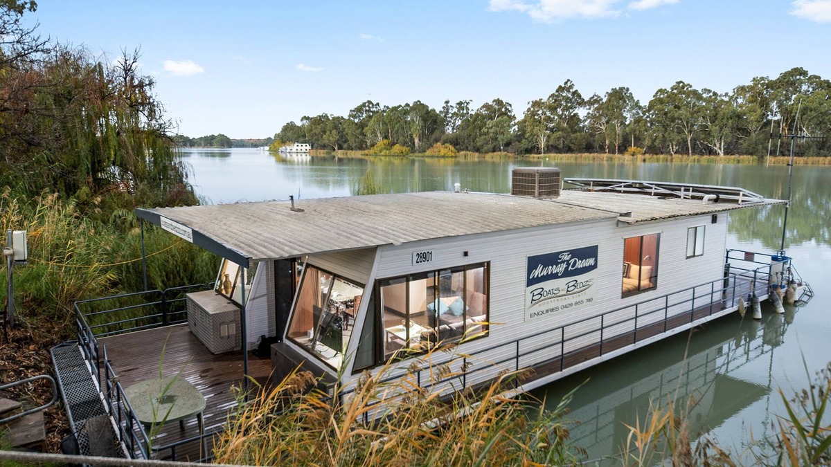 Renmark House | Boats and Bedzzz - "The Murray Dream" moored houseboat accommodation
