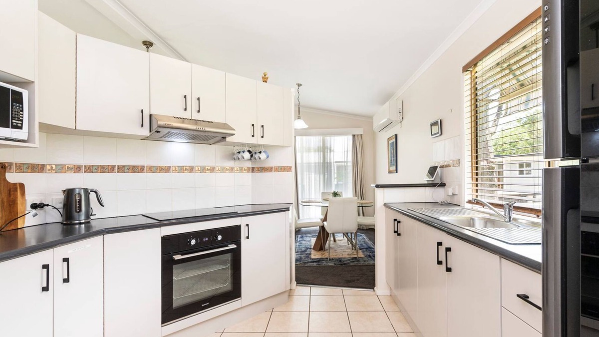 Bobs Farm House | Bob's Farm Retreat - Spacious farm stay sleeping 13 people