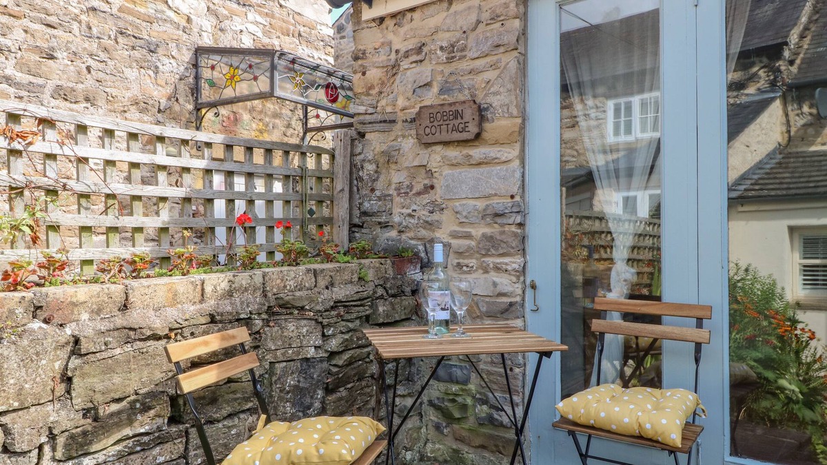 Ashford-in-the-Water Cottage | BOBBIN COTTAGE, pet friendly, with open fire in Ashford-In-The-Water