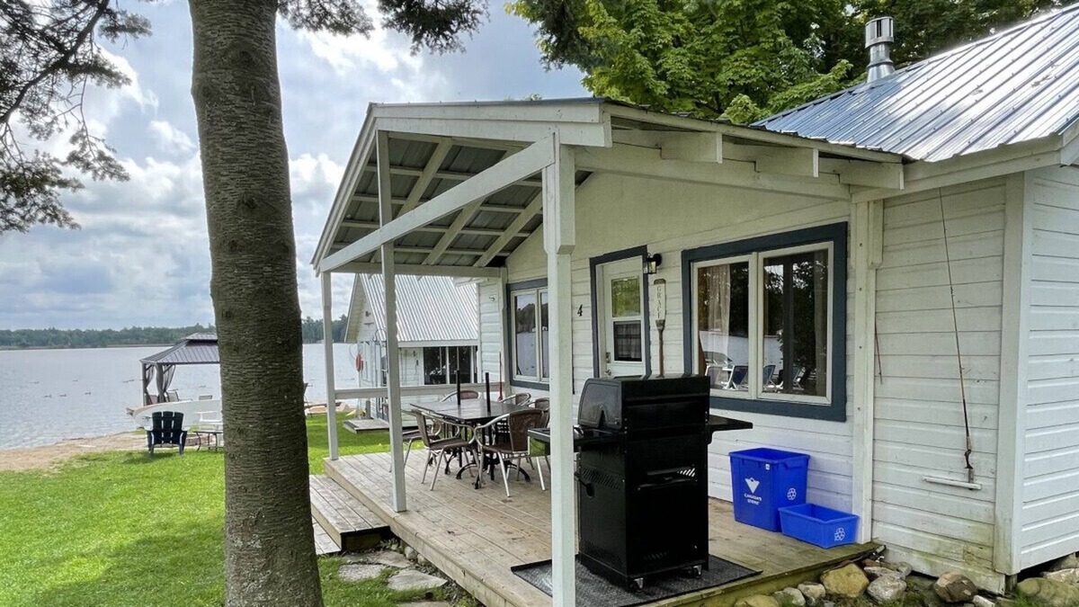Bobcaygeon House | Bobcaygeon Resort - Cottage #4 (Sleeps 6)