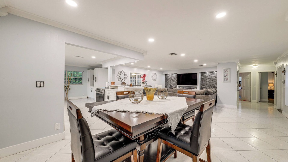 Sandalfoot Cove House | Boca Raton Home: Outdoor Kitchen, By Golf Courses