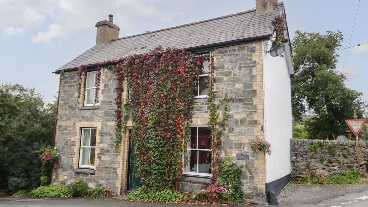 Penmachno House | BOD GWYNEDD, pet friendly, with open fire in Penmachno