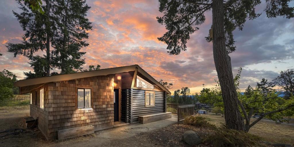 Galiano Villa | Bodega Ridge & Cove Cabins