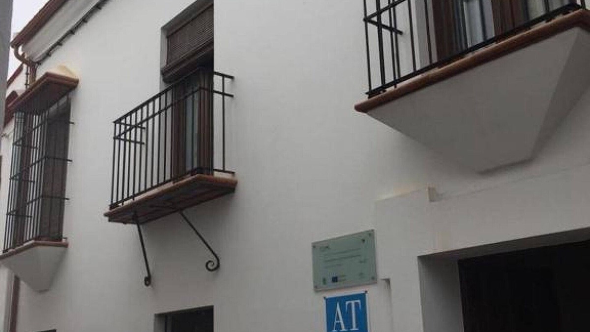 Constantina Apartment | Bodeguetas 1 bedroom with patio pets welcome