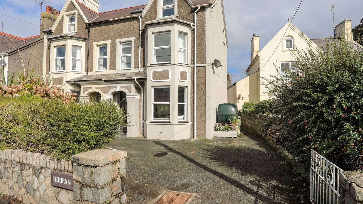 Edern House | BODFAN - MORFA NEFYN, pet friendly, with a garden in Morfa Nefyn