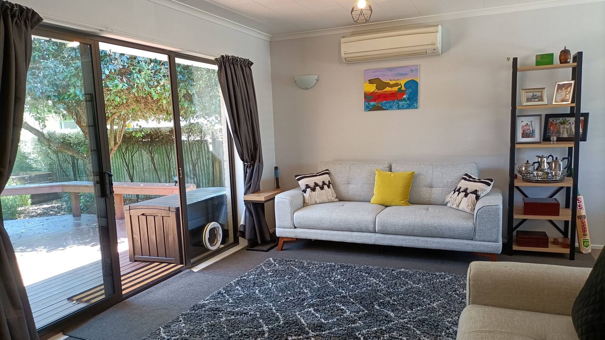 Taradale House | Bodie's Abode - Close to The Mission Winery in Greenmeadows
