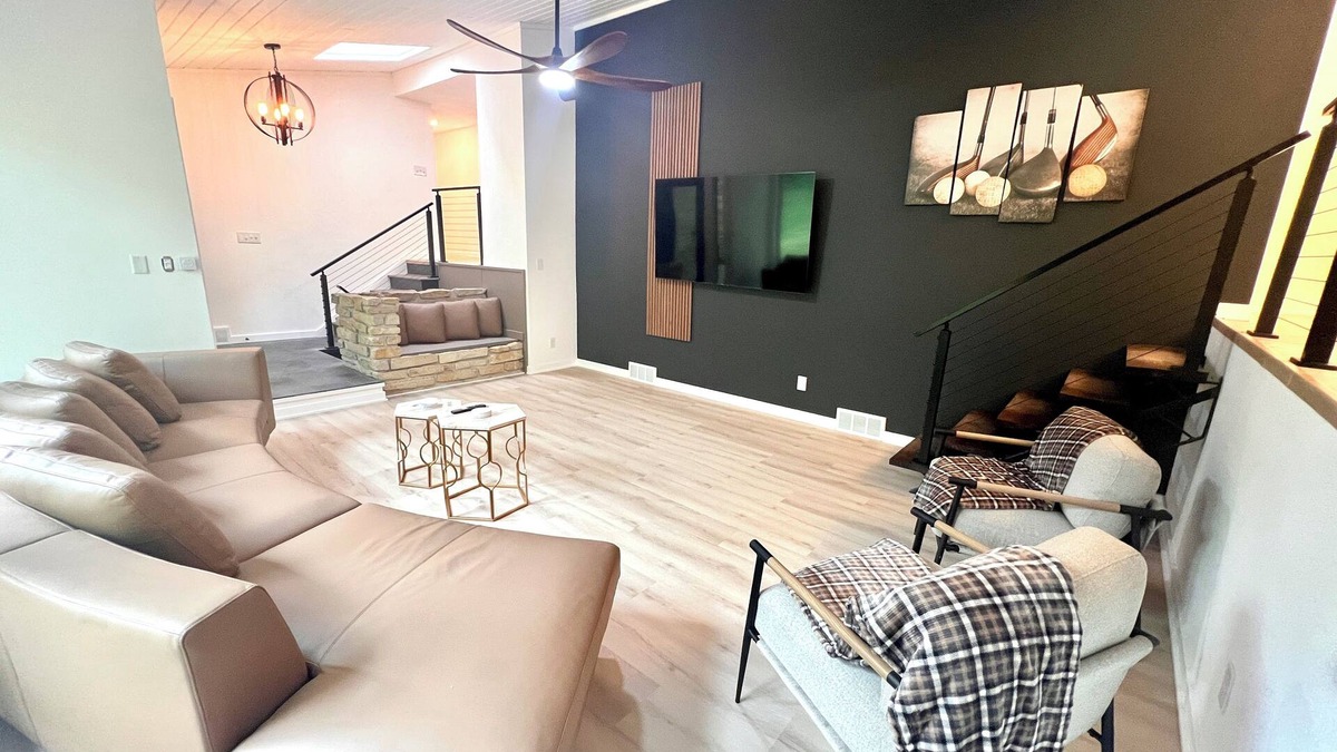 Lake Geneva House | Bogey's Hideaway-Spacious 5-bedroom house minutes to downtown Lake Geneva.