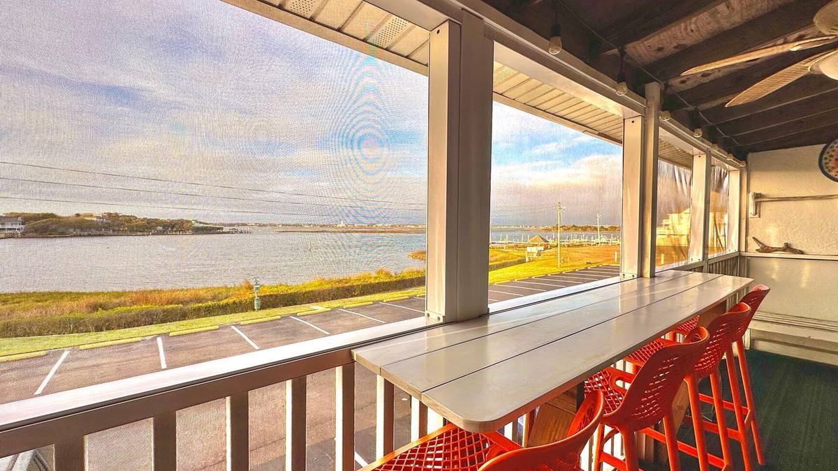 Atlantic Beach Condo | Bogue Shores Studio - Sound Front Porch and Beach Access All-in-One!