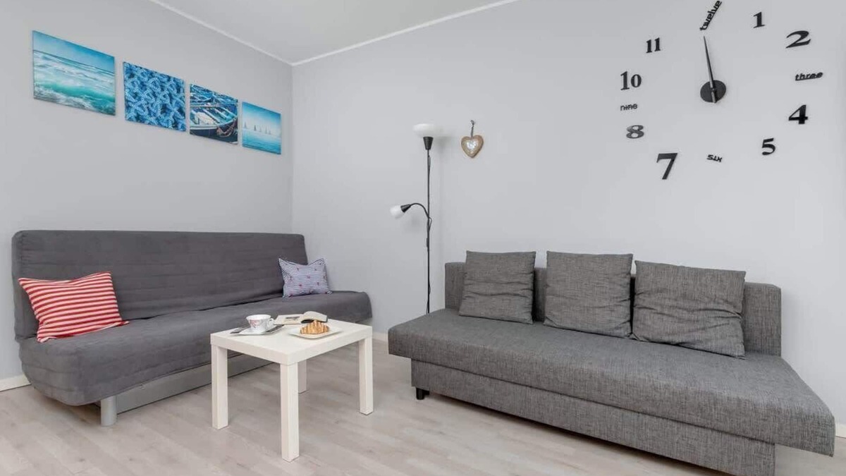 Redlowo Apartment | Bohaterów Starówki Warszawskiej 8 | Bright Studio