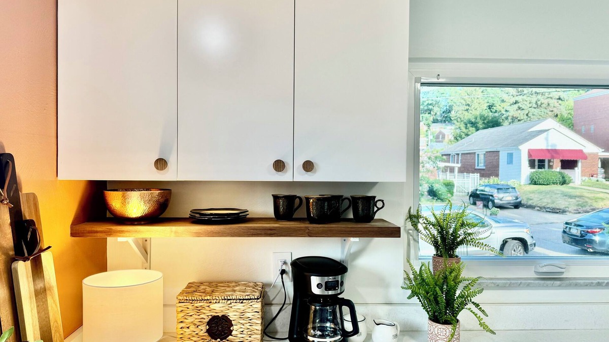 Greenfield House | Bohemian Bungalow "A Big City Hideaway"