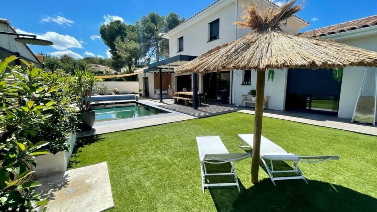 Aigues-Vives Villa | Bohemian chic villa near beach and forest