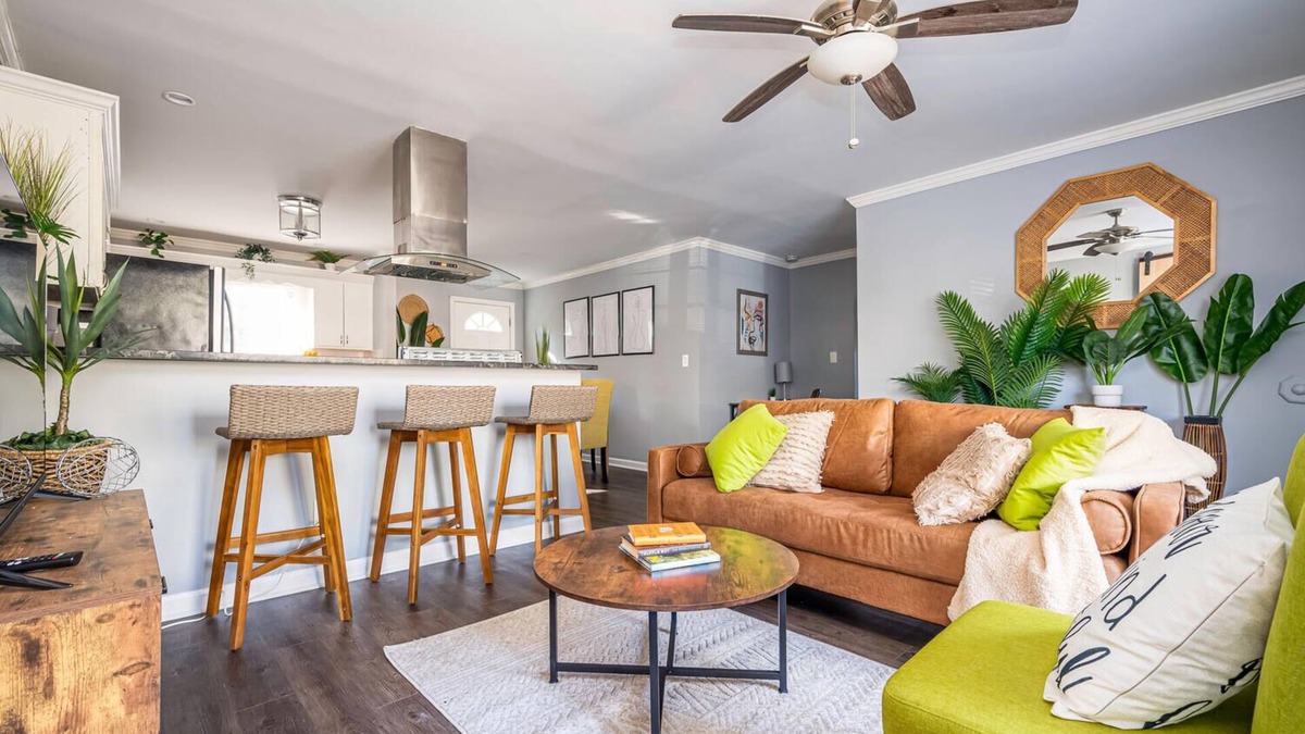 Collier Heights House | Bohemian Dream House-Family 4bdrm-Large Deck - Near Mercedes Benz Stadium