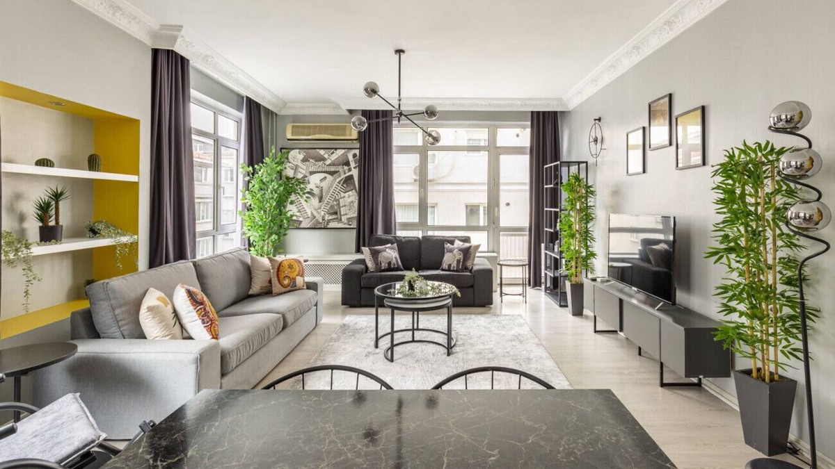 Nisantasi Apartment | Bohemian Flat in Nisantasi with Central Location