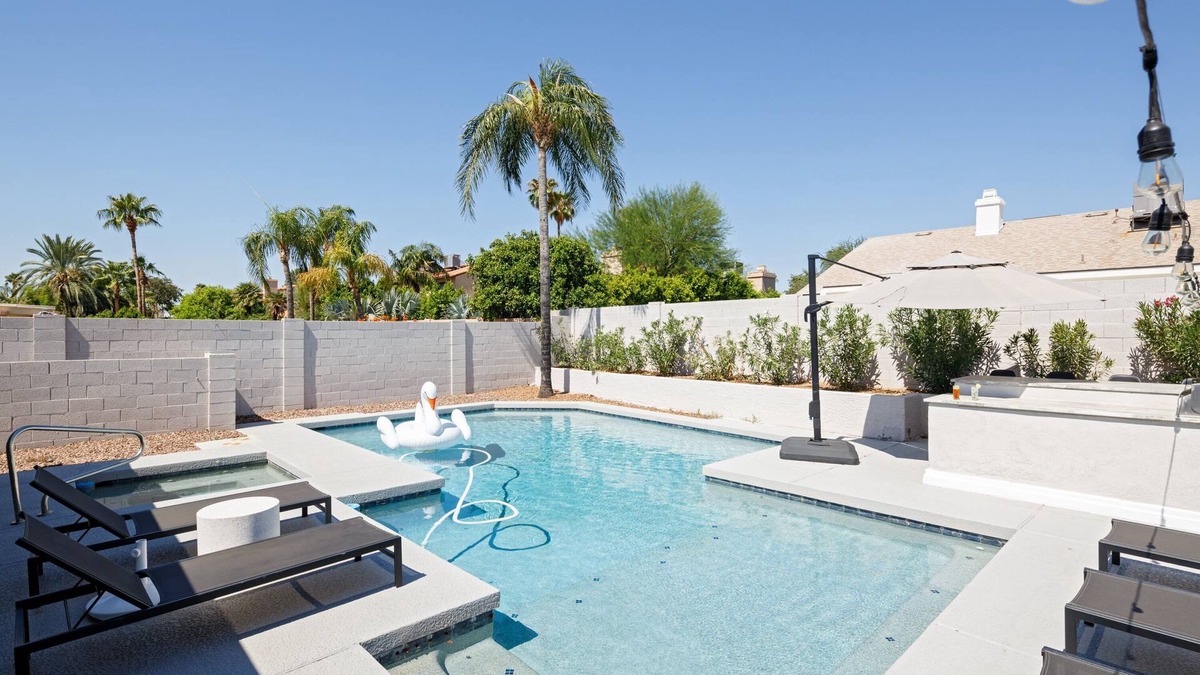 Continental Foothills Cottage | Bohemian Resort- Pool Heat Available - Golf & Games!