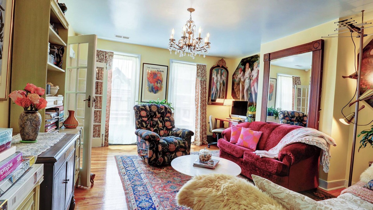 Hudson Apartment | BOHEMIAN RHAPSODY WITH GARDEN IN THE HEART OF TOWN