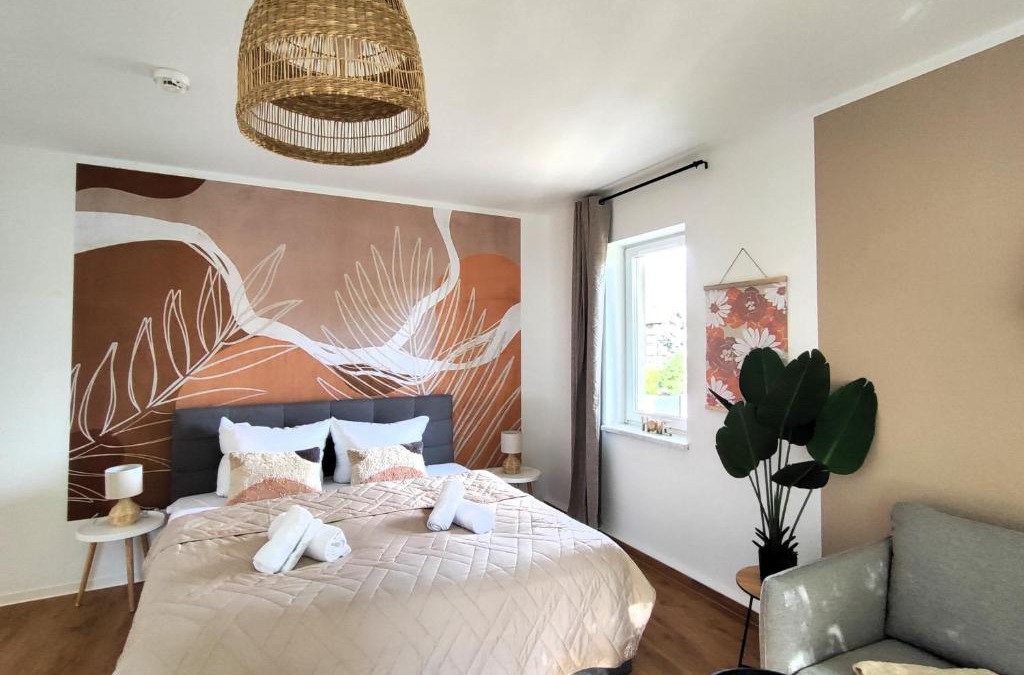 Neudietendorf Apartment | BohnApartments Bechstein - sehr ruhig - 3 Schlafzimmer - Balkon - Stellplätze- WLAN - Vollausstattung