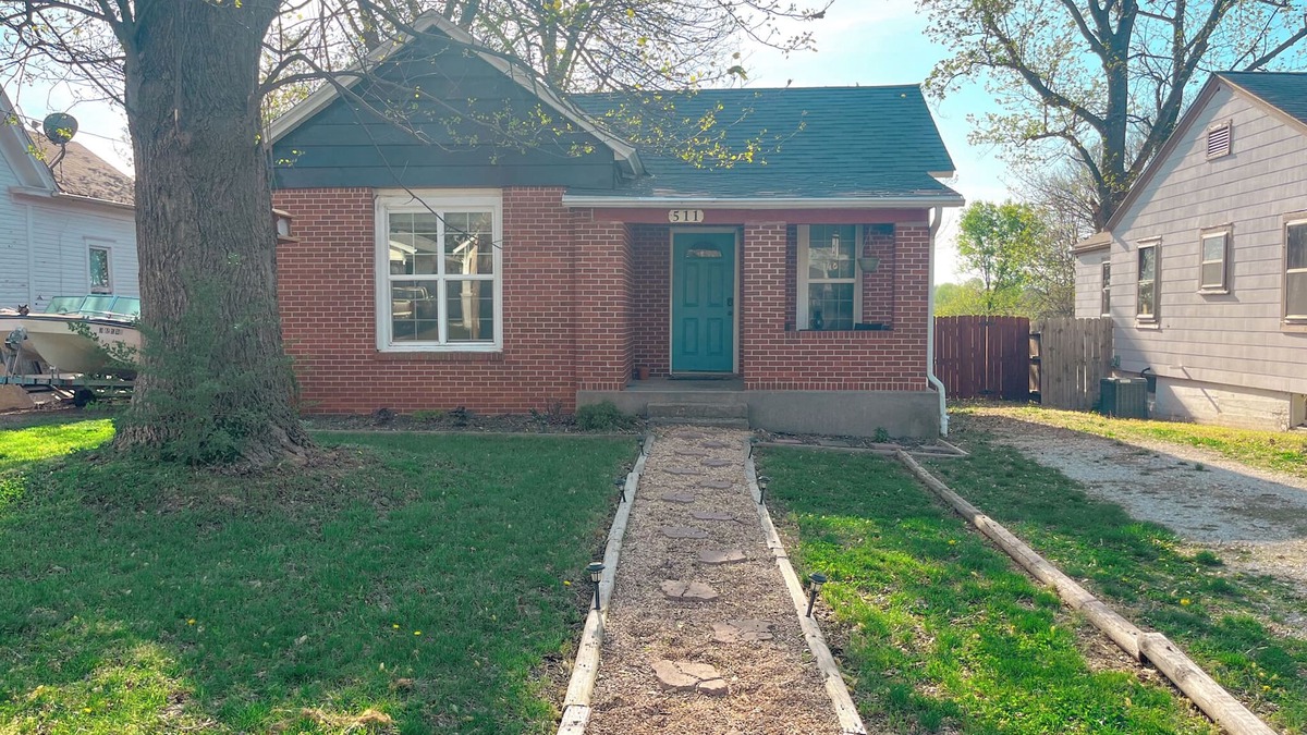 West Central House | Boho 2BR w/Deck & Firepit - Near Downtown - No Cleaning Fee - The Newton House