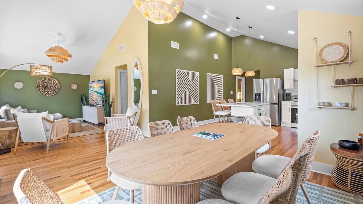 Downtown House | Boho 5BR Modern Villa Hot Tub Grill Patio Backyard