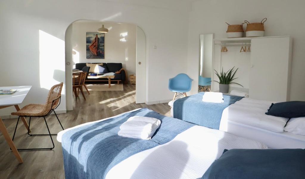 Holsterhausen Apartment | BOHO APARTMENT: NETFLIX + BALCONY + BATHTUB