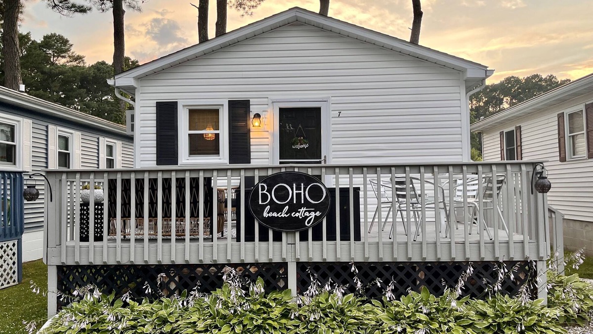 West Ocean City Cottage | Boho Beach Cottage- Quiet, Deck, Private parking, Bikes- 1 mi to Beach & Boards!