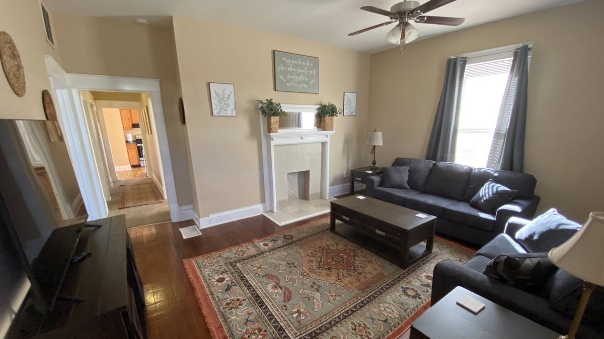 Ashland Apartment | Boho Beauty- 2 Bedroom/1 Bath close to KDMC, Cabell, and HTS Airport