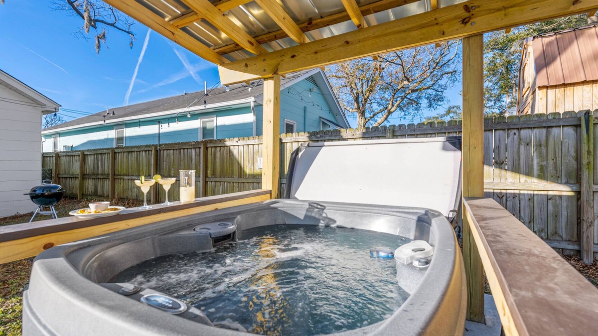 North Charleston House | Boho Bliss: Hot Tub Haven Near Great Dining