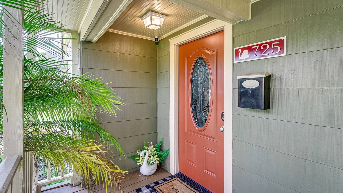 Lakeland House | Boho Bungalow 3br, Steps from Swan Lake Morton