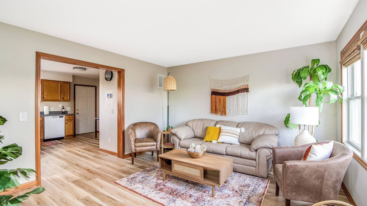 Homerville Apartment | Boho Bungalow- bright, 2-bed condo/outdoor space