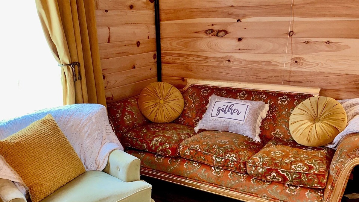 Flintstone House | Boho Bungalow | Pet Friendly