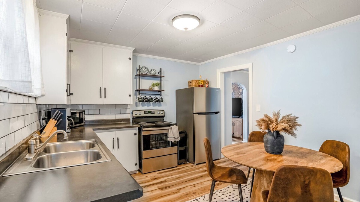 Port Clinton Apartment | BoHo by the Beach: Charming 2-bedroom apartment in the heart of Port Clinton