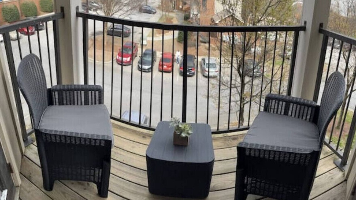 West End Condo | Boho chic condo 5 min to downtown gated community free parking pool