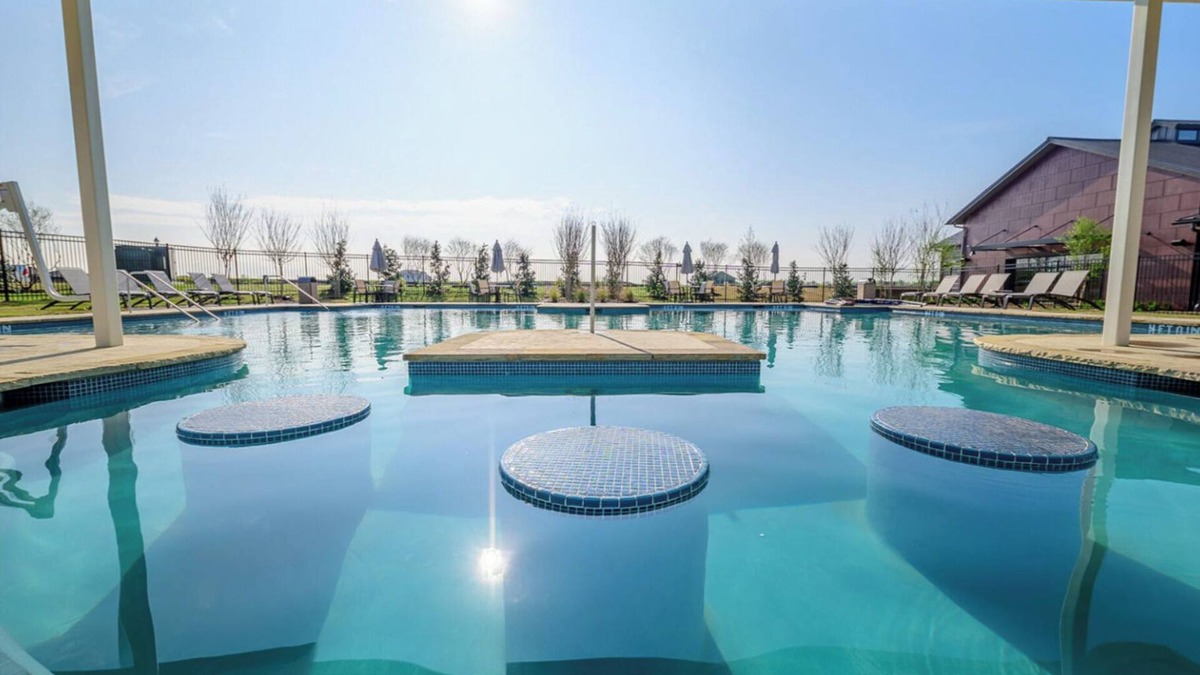 Forney House | Boho Chic Cozy Oasis+Pool+Gym+Ping Pong+Air Hockey