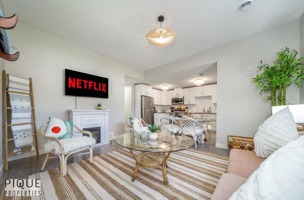 North Central Edmonton Apartment | BoHo Chic Suite - Long Stays - Fireplace - Garage