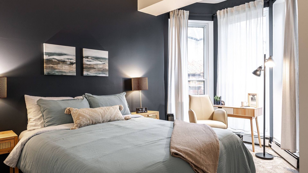 Stratford Apartment | Boho Chic Suite: WiFi, Free onsite parking, board games, short walk to dwntown!