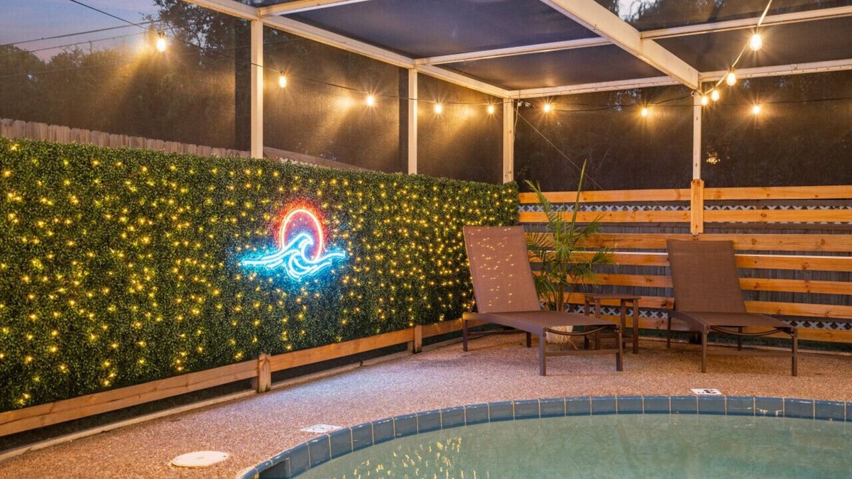Largo House | Boho Heated Pool House w/Gym <20min to Beaches!