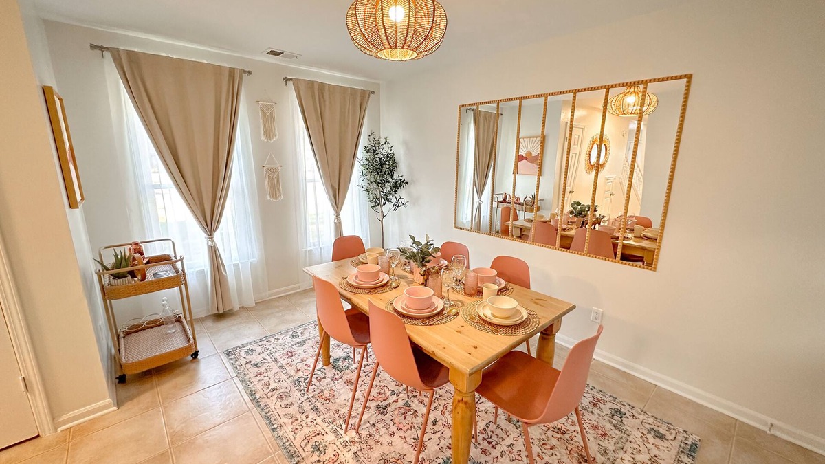 University District House | Boho Hideaway Townhome, 2br/2.5ba Near UofM/Highland Strip