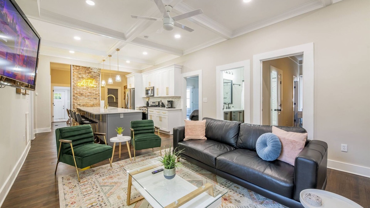 Church Street House | Boho Home with driveway and lots of onsuite baths!