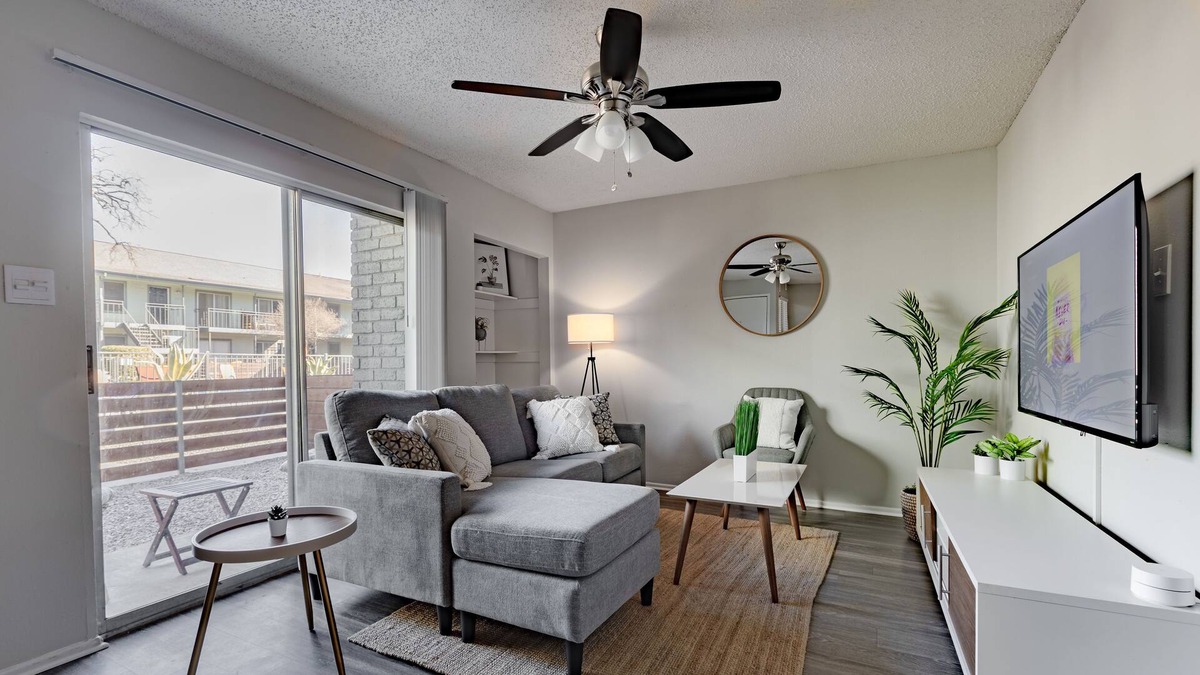 South Lamar Apartment | Boho Retreat in SoLa☼Sleeps 5☼King Bed☼WiFi☼2BR