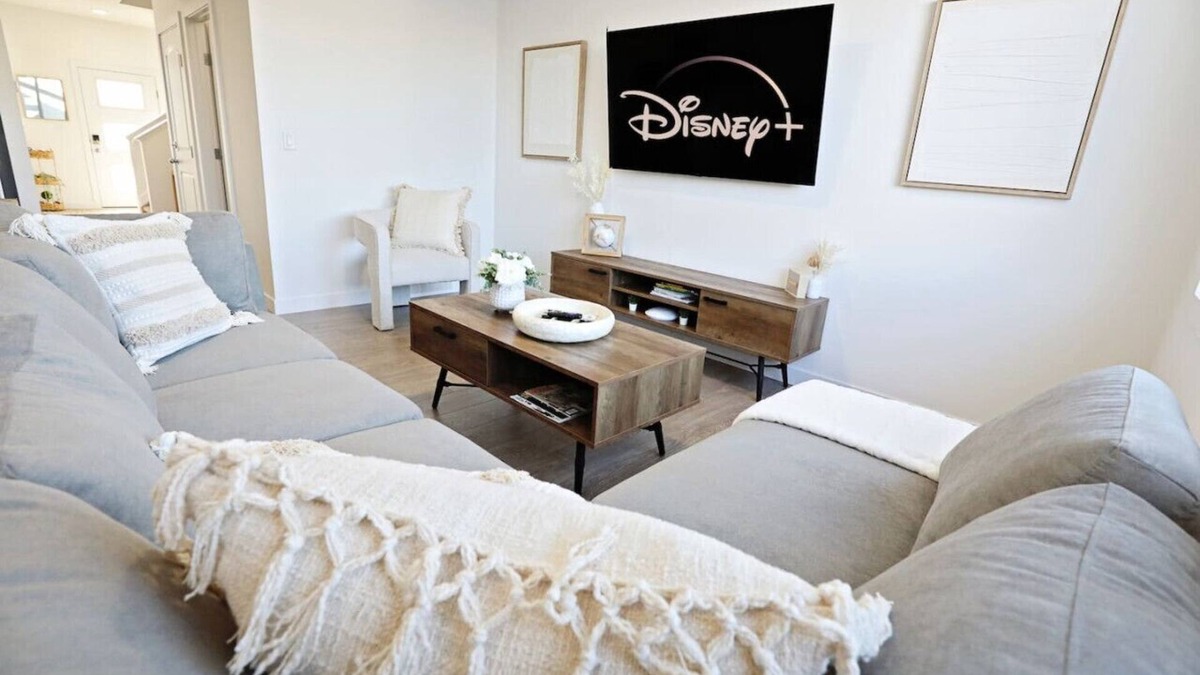 Northwest Edmonton House | BoHo Retreat with King Beds|Golf|Disney+|Near WEM