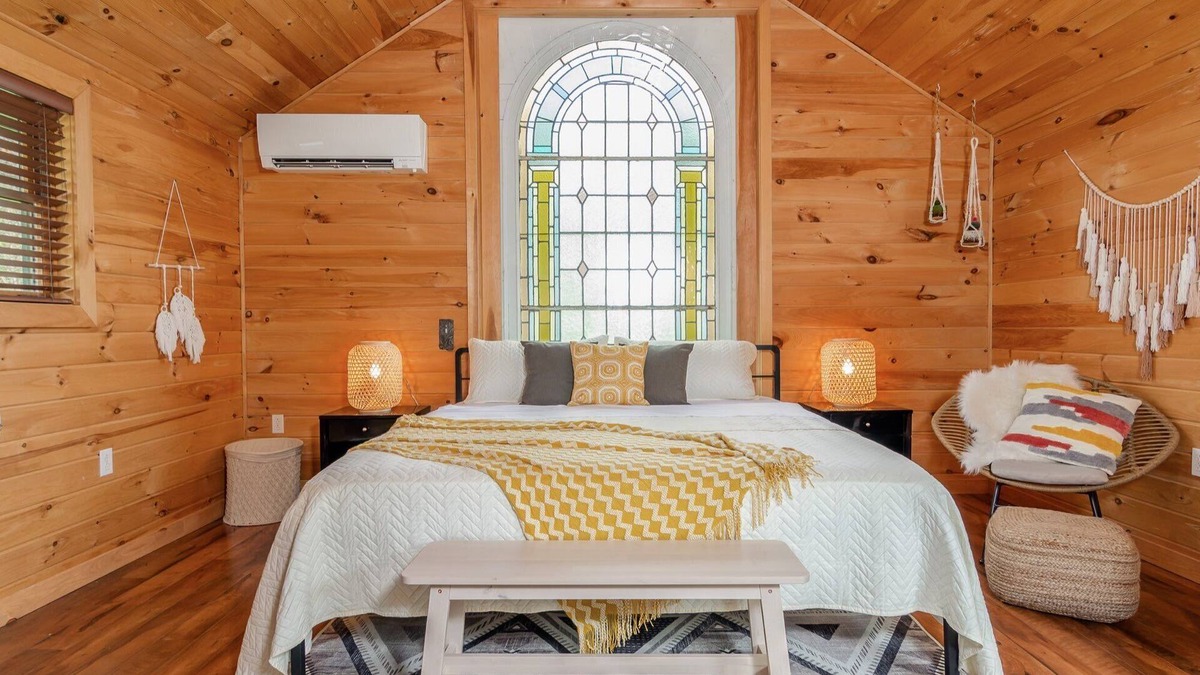 Ithaca Cottage | Boho room with King bed at New Park, a picturesque Finger Lakes event venue