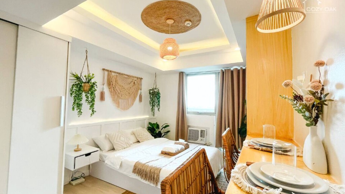 San Fernando Condo | Boho-Themed Studio with Pool View Balcony, Netflix, Karaoke & Boardgames