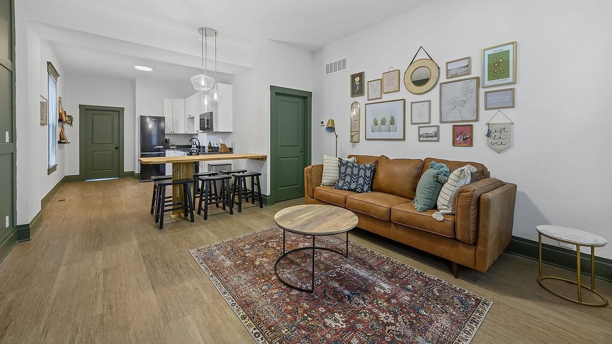 Lindenwald House | BoHo Townhome|Near the River|5 Min to Spooky Nook