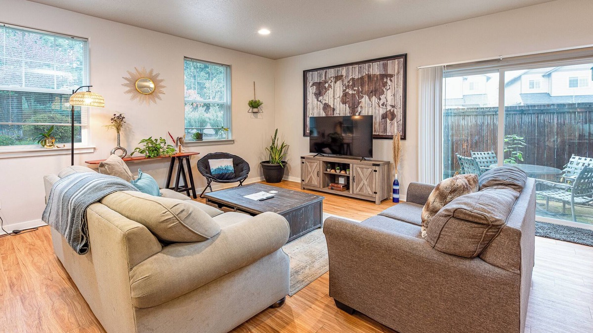 Corvallis House | Boho Vibes- family townhouse w/gourmet kitchen
