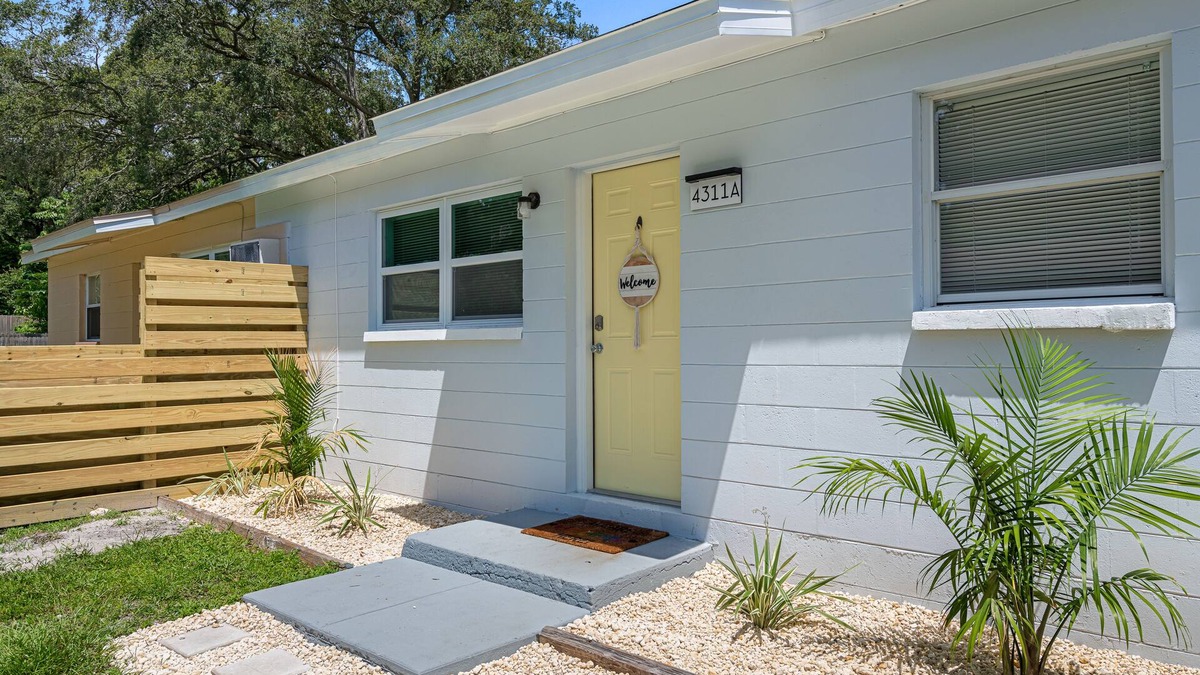 Tampa Villa | Boho Villa A