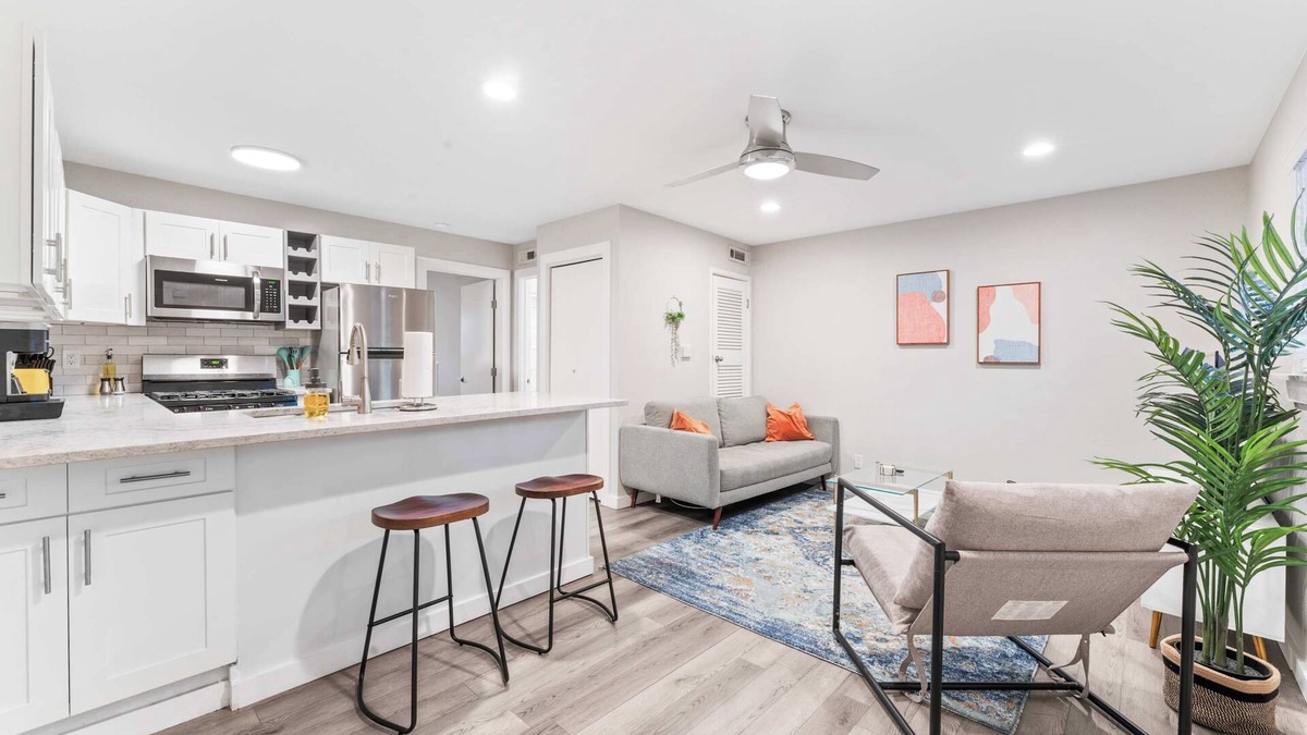 Highland Apartment | Boho West Downtown 1BR suite w/washer&dryer