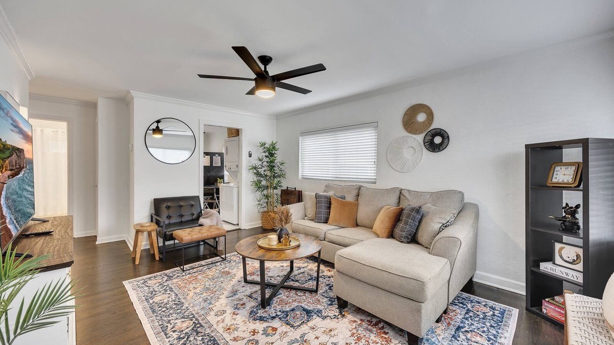 Knight Park Apartment | Boho Westside Retreat | Fire Pit + Walk to Eats